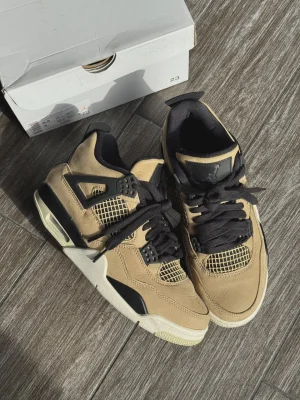 Air Jordan 4 Retro Fossil (Women's) • Pre-Owned [4530]